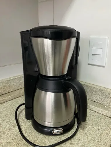 CAFETEIRA SEMI NOVA