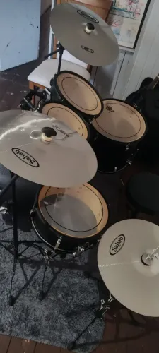 Bateria acústica profissional..