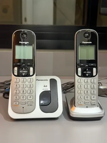 Telefone sem fio Panasonic KX-TGC212LB com 2 ramais