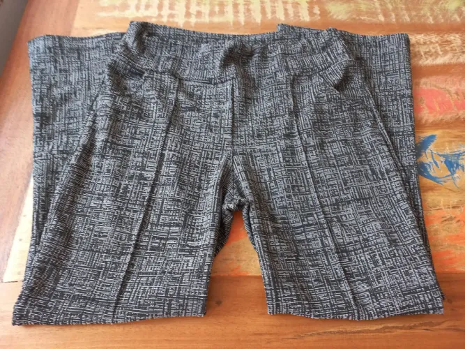 Calça feminina - Tam. G (Veste 44)