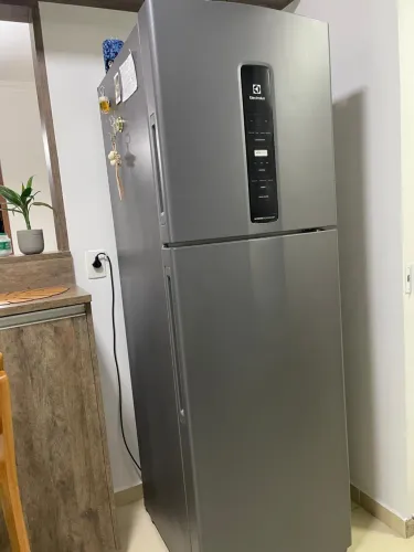 Geladeira 410L electrolux