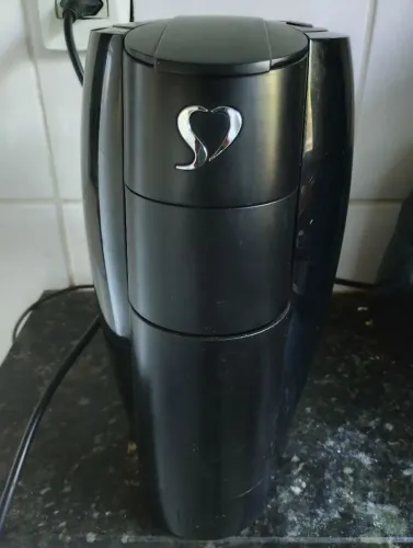 Cafeteira lov 3 corações pouco usasa