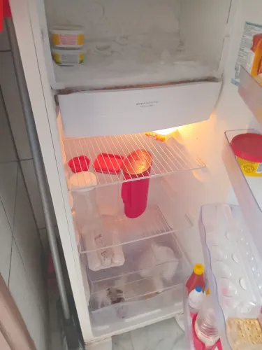 PGeladeira eletrolux  e fogao atlas 4 bocas forno funcionando  com.marcas de uso