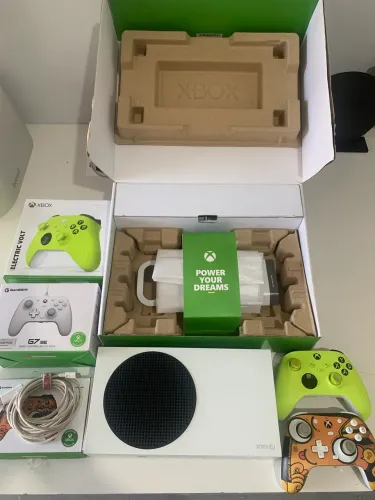 XBOX SÉRIES S (mt bem cuidado)