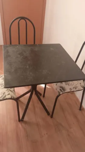 Mesa de jantar quadrada