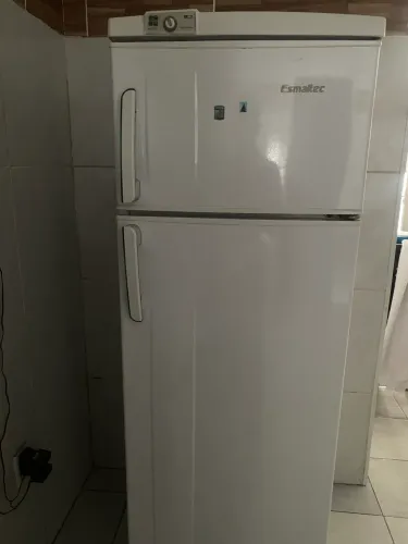 Geladeira Esmaltec Usada Funcionando Muito Bem