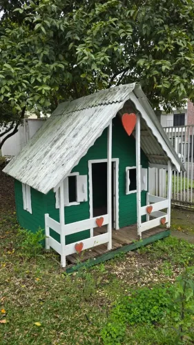 Casa de madeira para crianças 