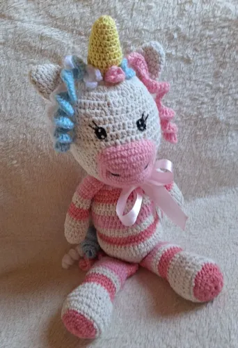 Amigurumi unicórnio em crochê