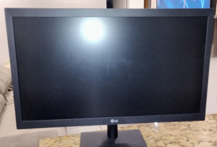 Monitor LG semi-novo 19,5