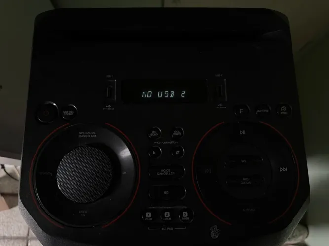 Torre de Som LG XBOOM Bluetooth + LED + Karaokê (Som Impecável)