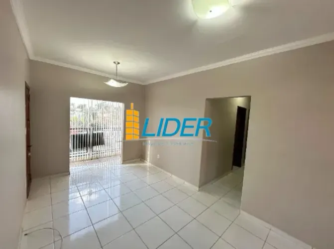 Apartamento à venda, 3 quartos, 1 suíte, 1 vaga, Santa Mônica - Uberlândia/MG