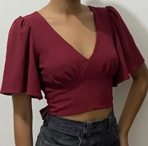 Blusa nova cropped vinho tamanho único com bojo
