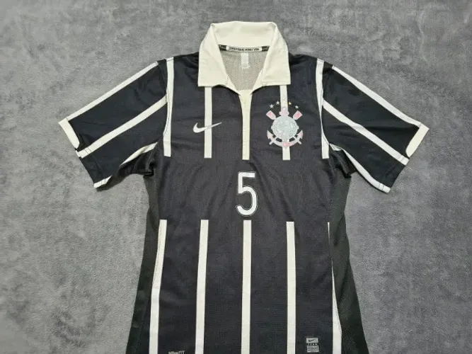 Camisa Oficial Corínthians 2009 Nike #5, tamanho P (48x73cm). Sem patrocínio.