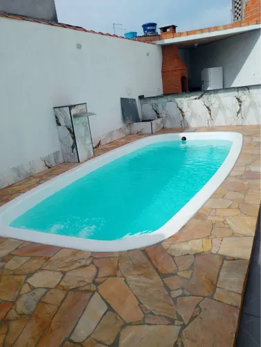 Alugo espaço com piscina