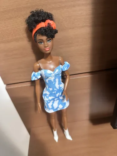 Barbie fashionista negra 