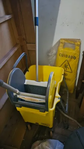 Carrinho de Limpeza Completo