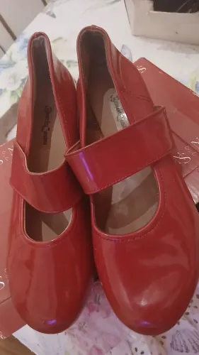 Lindo sapatinho vermelho de verniz estilo boneca