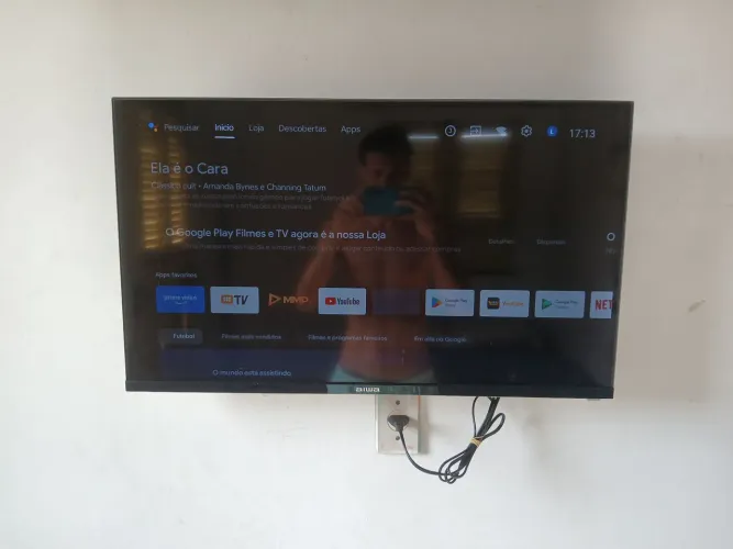Vendo televisão de 32 polegadas 8 meses de uso por 700,00 reias.
