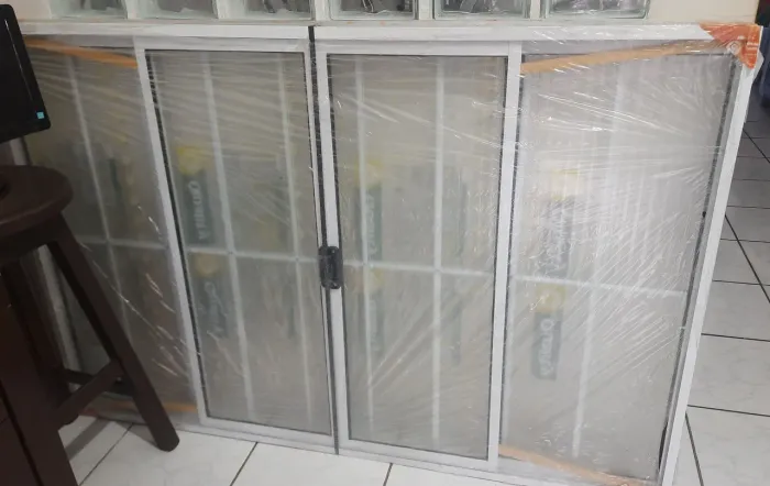 Janela de Alumínio Branco 1,50x1,00m c/ Grade (NOVA - Com Nota Fiscal)