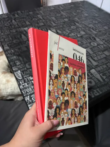 Livro as vitoriosas+ revista clube intrínsecos