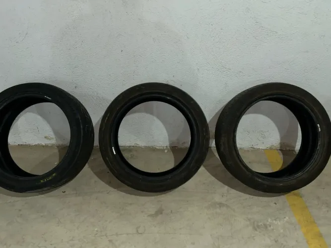 Vendo 3 Pneus 215/45 R18 Fastback -FIAT-