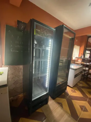 Refrigerador Expositor Vertical Metalfrio All Black
