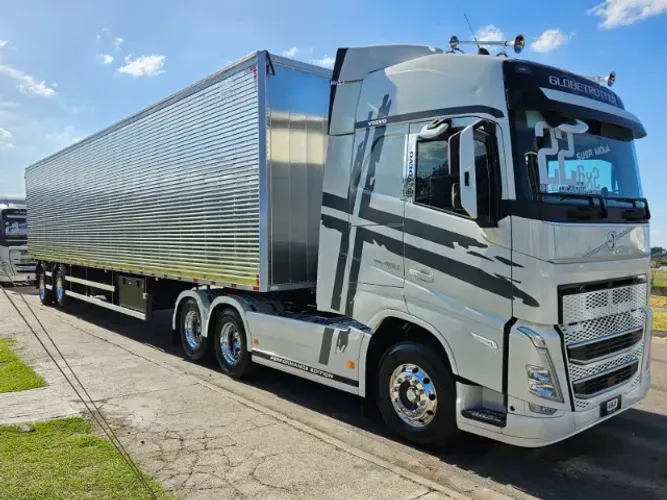 FH 460 6X2 GLOBETROTTER ANO 22 PACOTE LC + BAÚ 2 EIXOS 0KM NOSTRA 30 PLT COM PNEUS