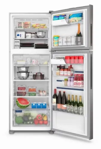 Geladeira Electrolux e um painel