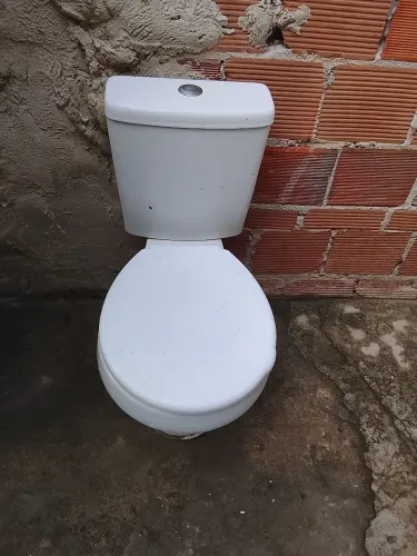 Vaso sanitário acoplado completo Deca + acento