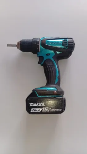 Parafusadeira/ Furadeira Makita 18V LXT + Bateria potente  4.0  Ah- Original 