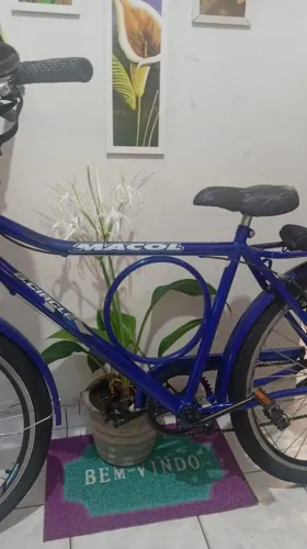 vendo bicicleta ? monarq nova acompanha bagageiro é cesto é vai um capacete ? de bri