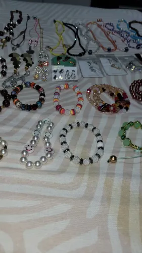 Kit joias todo ele por 150 reais.. cordões, pulseiras, piercings de aço, brincos de aço...