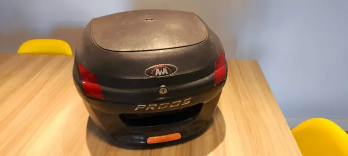 Bauleto para moto Proos Awa 34L com base universal (usado)