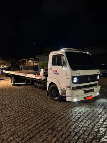 Caminhão reboque VW delivery 