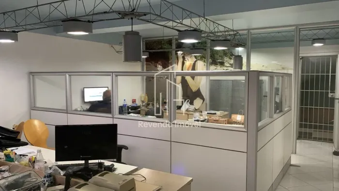 Oportunidade imperdível: Sala comercial à venda no Centro de Santo André-SP, com 90m² e 2