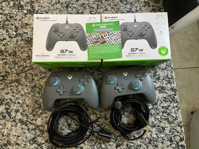 Controle de xbox zero, se comprar os dois dou um mes de game pass