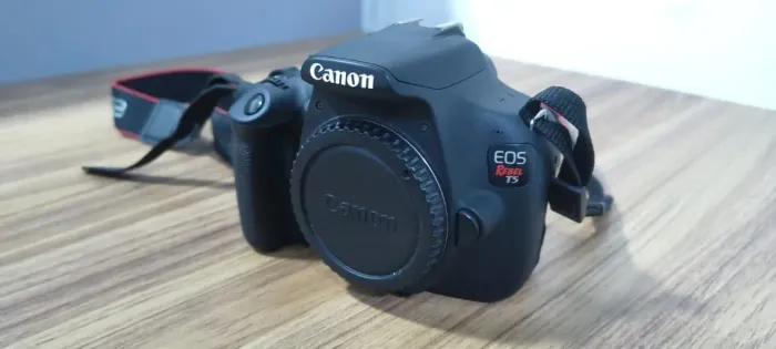 Canon Rebel T5 (Apenas o Corpo) - Estado de Nova (Apenas 20k Cliques) + Acessórios