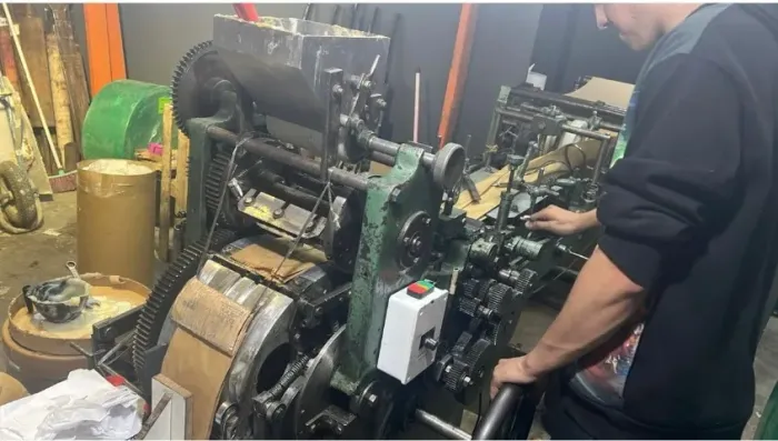 214 MÁQUINA MATADORA SACO, Maquina esta na Região Sul, CARTUCHO PÃO BICOLOR Produz tamanho