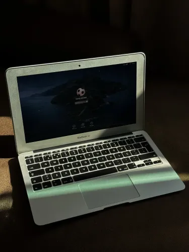 MACBOOK AIR 11- APPLE | INTEL CORE i5 | 8GB RAM