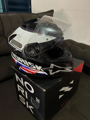 Capacete Norisk Reino Unido
