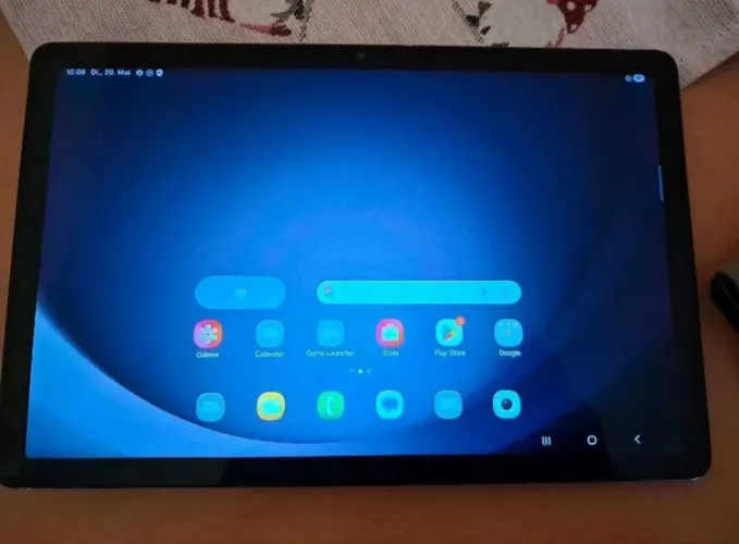 estou vendendo um tablet Samsung novinho 