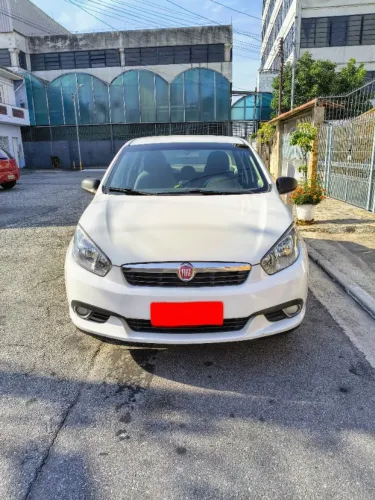 Fiat Grand Siena Essence 1.6 Flex 16V 2016