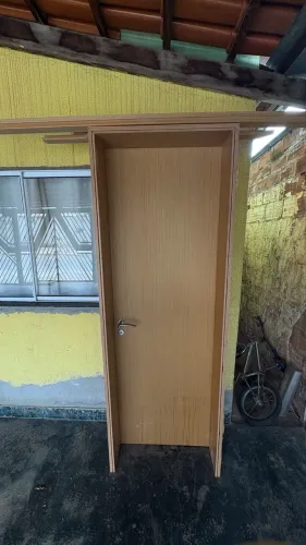 Porta de madeira: 2,10X0,70