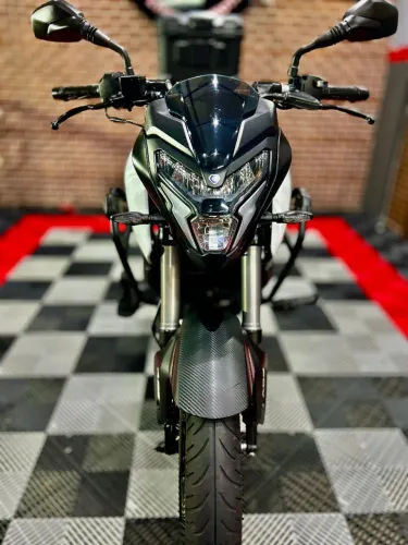 Dominar NS 200