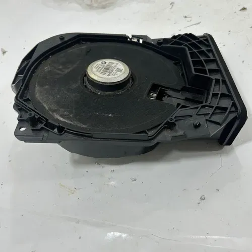 Auto Falante Subwoofer Esquerdo Bmw 120i 2014 2016 Preto