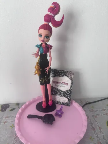 Boneca Monster High Gigi Grant (13 Wishes) - Completa com acessórios
