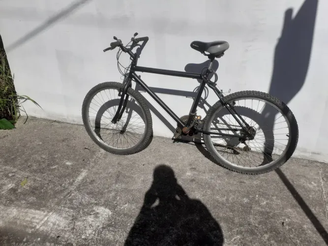 Bicicleta ARO 26 18 Marchas pneus novos