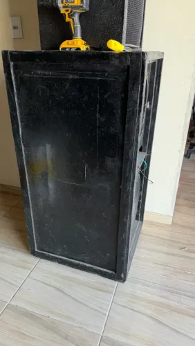 Vendo Caixa de grave de 18?
