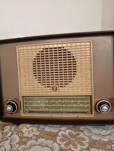 Rádio valvulado Philips/mod53r76 anos 50