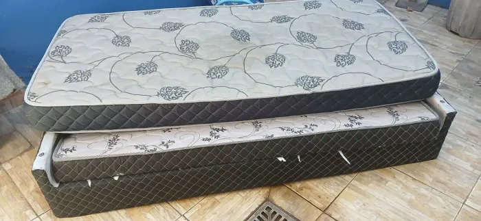 Vendo cama box solteiro com auxiliar